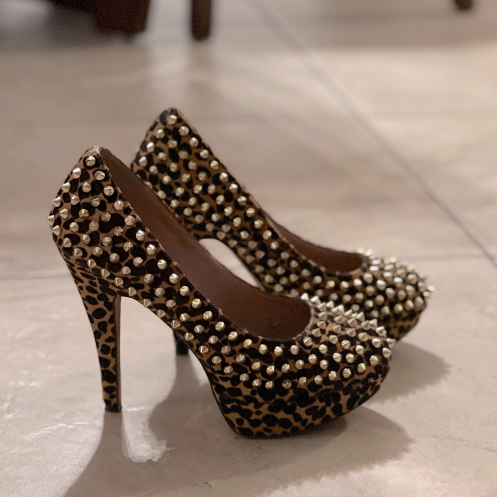 Vince Camuto Leopard Print Studded Platform Heel - Picture 1 of 7